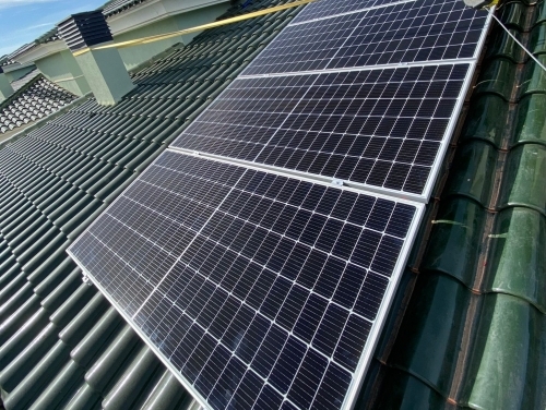 Instalación solar fotovoltaica de autoconsumo de 3 kW con microinversores